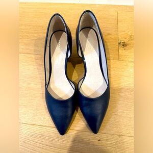 KENNETH COLE NEW YORK Navy Wedge Pumps